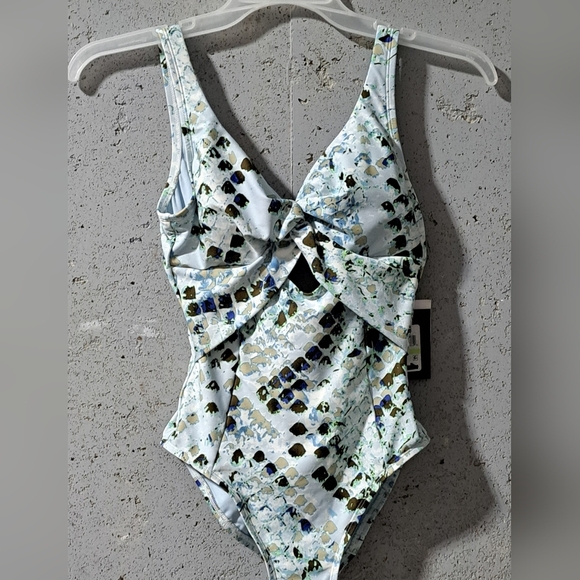 #069 Sz 4 DKNY Women's Multicolor One-Piece Swimsuit - Picture 6 of 10